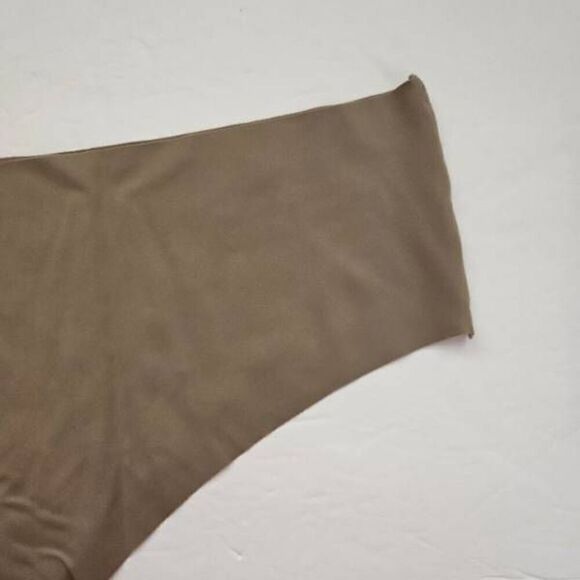 2 pairs SKIMS panty Nwt - Picture 8 of 9